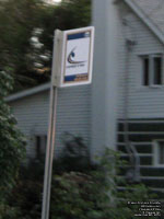 Panneau d'arr�t d'autobus L'Express d'Oka bus stop sign