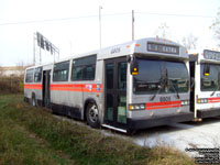 Soci�t� de transport de Trois-Rivieres - STTR 8805 - 1988 MCI Classic (nee STL 5841)