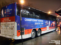 Tours du Vieux-Qu�bec 52 - 2004 Prevost H3-45