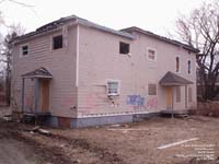 Maison br�l�e � Lennoxville,QC (Notez le graffiti -Burn down this house again-)